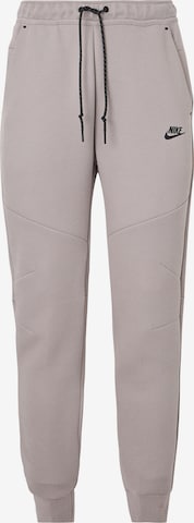 Nike Sportswear Tapered Housut 'TCH FLC' värissä harmaa: etupuoli