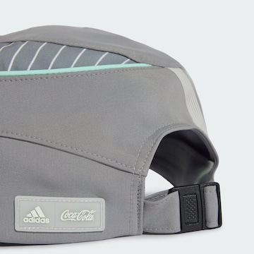 Casquette 'Originals X COCA COLA TECH' ADIDAS ORIGINALS en gris