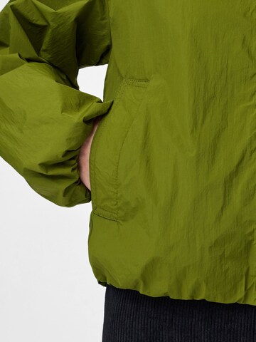 Veste mi-saison 'PCMilly' PIECES en vert