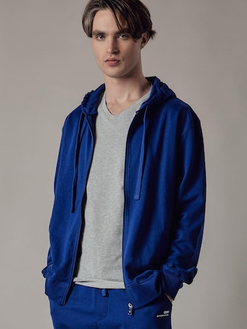 Felpa 'Felpa con Cappuccio e Zip' di OWN Off With Nature in blu: frontale