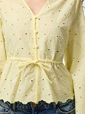 PIECES - Blusa 'PCArmorine' en amarillo