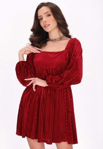 faina Dress in Red: front