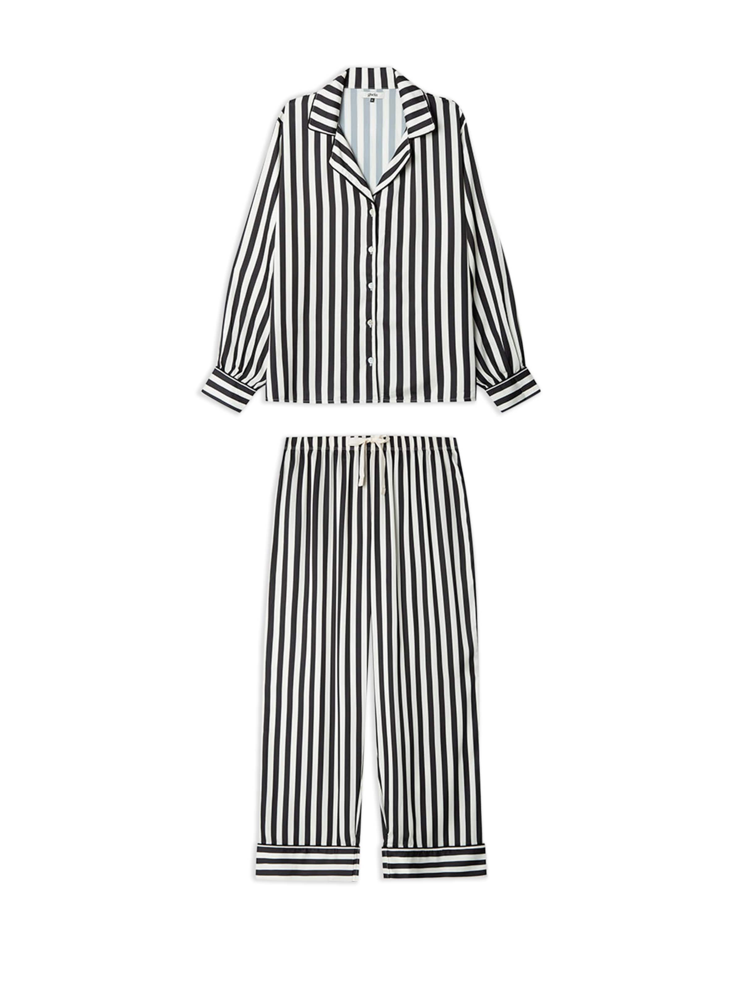 Gisela Πιτζάμα σε μαύρο: μπροστά