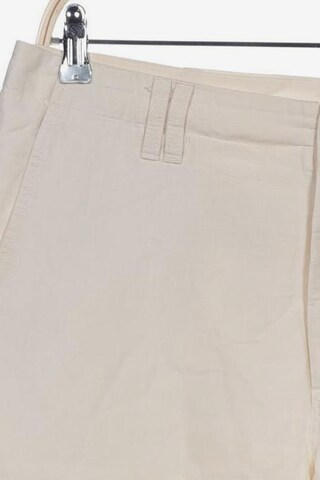 Closed Shorts in 33 in White