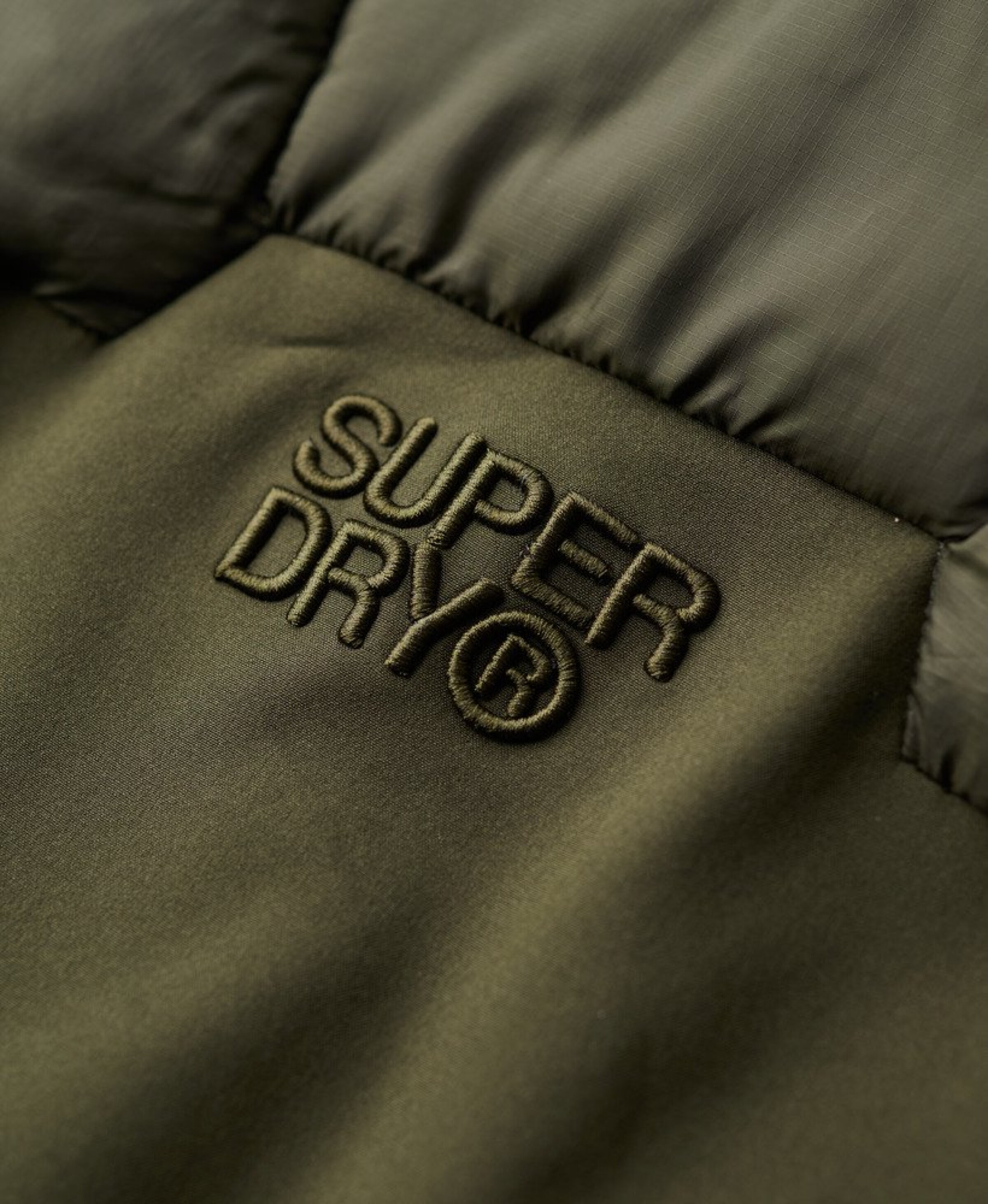 Superdry Демисезонная куртка в Зеленый