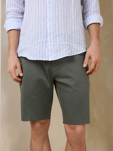 Regular Pantalon à pince Next en vert