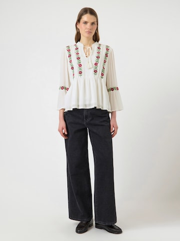 Bluză 'YASCHELLA' de la YAS pe alb