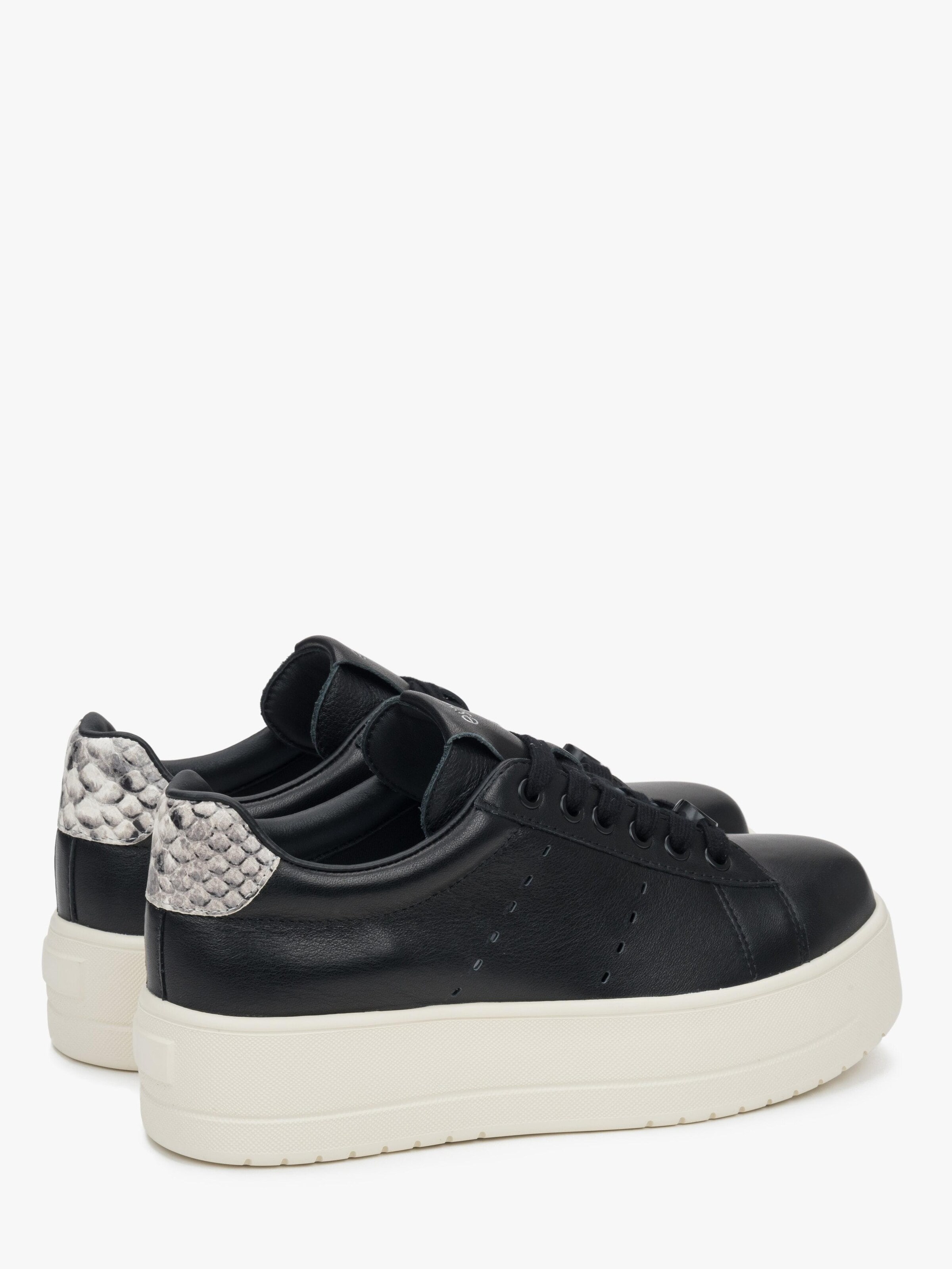Estro Sneakers laag '2330-9' in Zwart