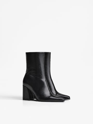 Bershka Botki w kolorze czarny