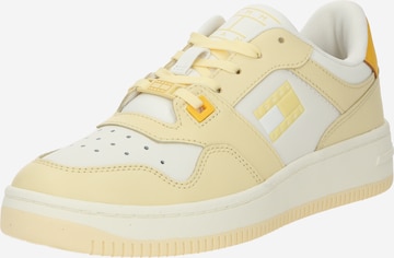 Sneaker bassa 'RETRO BASKET' di Tommy Jeans in giallo: frontale