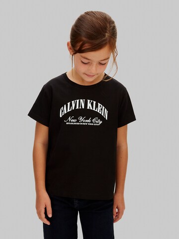 T-Shirt Calvin Klein Jeans en noir : devant