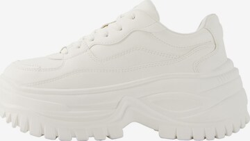 Baskets basses Bershka en blanc