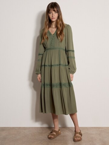 Robe ' ' Apricot en vert : devant