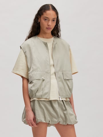 EDITED Weste 'Veronica' in Beige