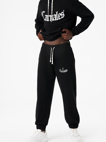 Carnales - Loosefit Pantalón 'Pantalón de chándal con logo bordado' en negro: frente