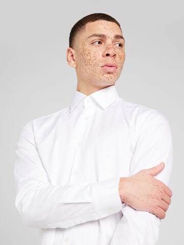 Coupe slim Chemise 'HANK' BOSS en blanc