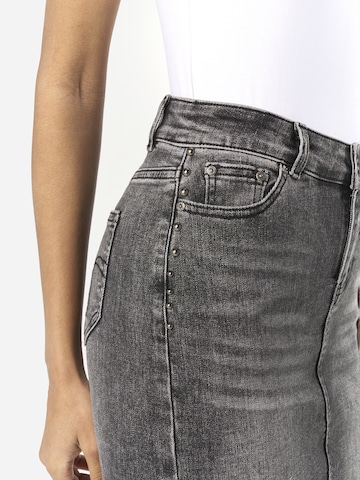 KOROSHI Skirt in Black