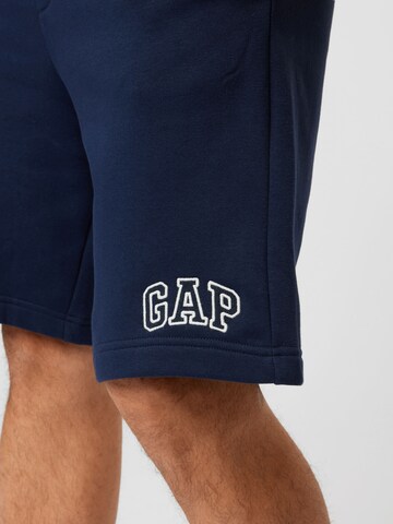 Regular Pantaloni de la GAP pe albastru