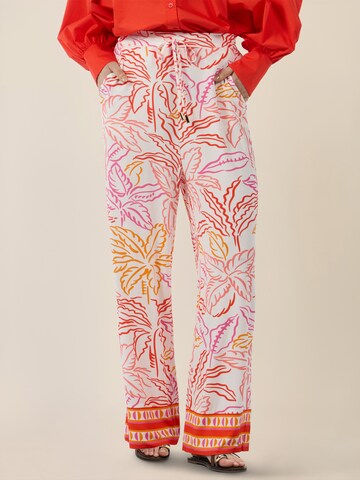 APART Loose fit Pants in White: front