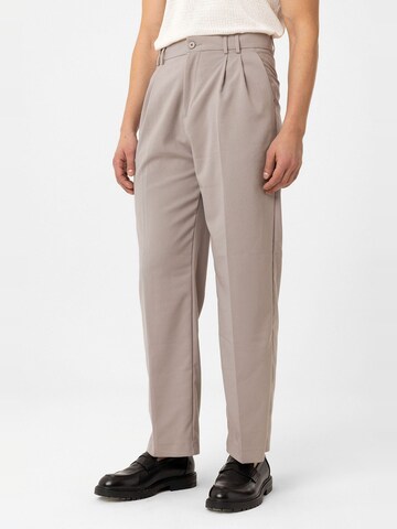Regular Pantalon à plis 'Rubras' Antioch en beige
