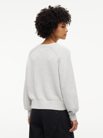 Pull-over Tommy Jeans en gris