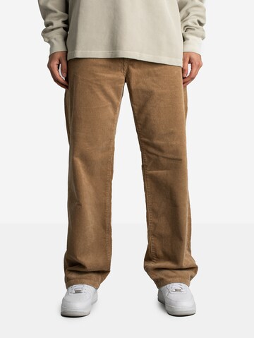 Carhartt WIP Regular Jeans in Brown: front