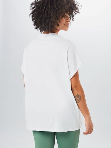 Urban Classics Тениска в бяло