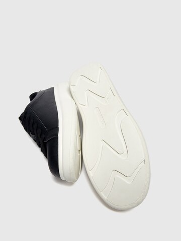 Pull&Bear Sneakers in Black