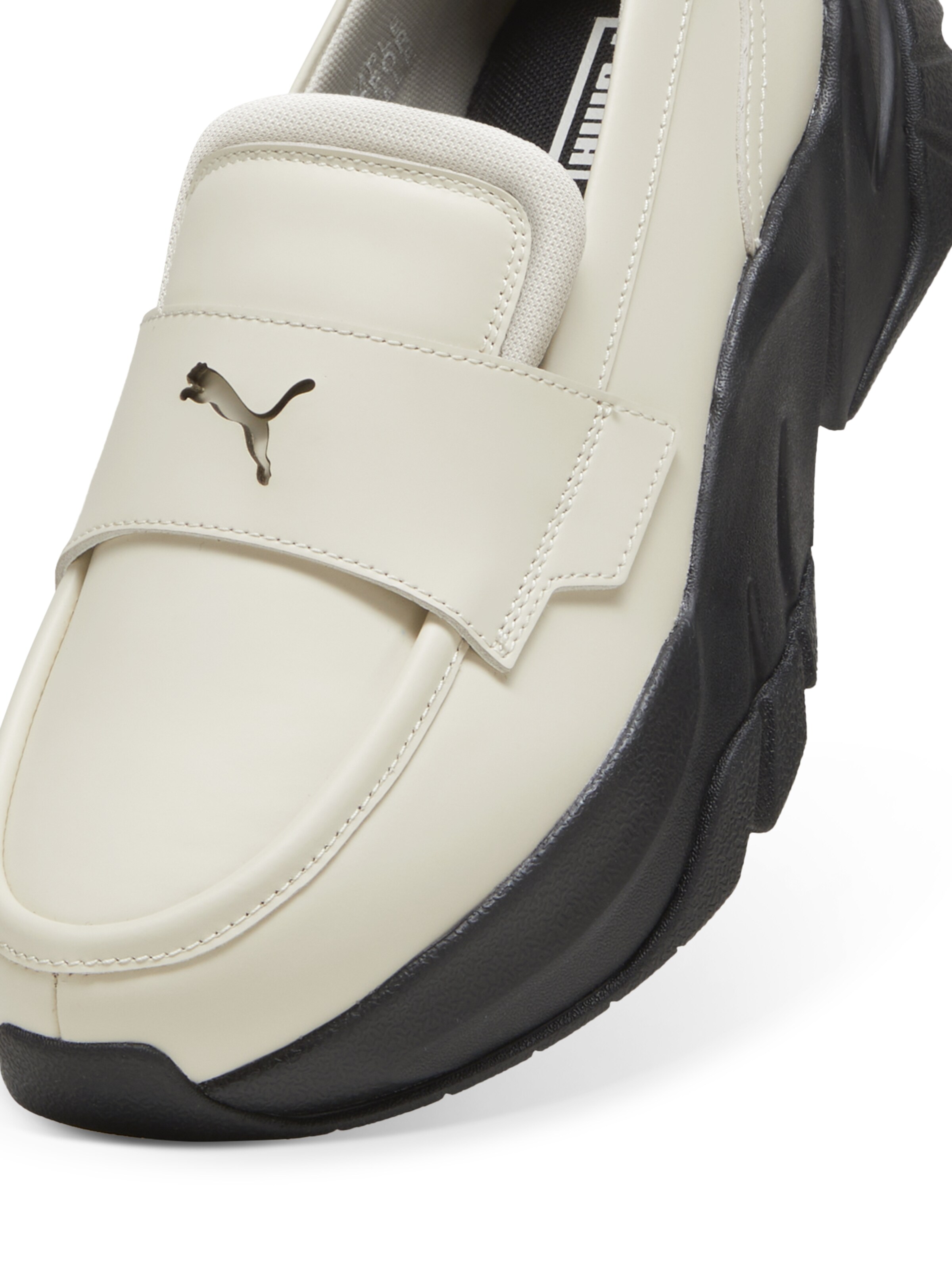 PUMA Slip on -tennarit 'Loafyr' värissä valkoinen