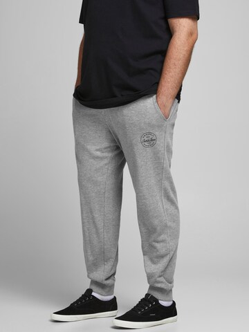 Jack & Jones Plus Tapered Trousers 'Gordon' in Grey: front