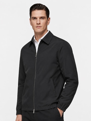 ALLTHEMEN Between-Season Jacket 'Blattwind' in Black: front