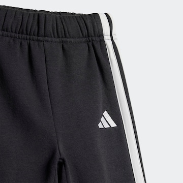 ADIDAS SPORTSWEAR Tréningruha 'Essentials' - fekete