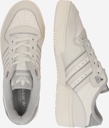 ADIDAS ORIGINALS - Sapatilhas baixas 'RIVALRY' em branco