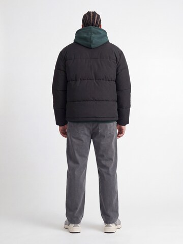 Jack & Jones Plus Kevad-sügisjope 'JJESOHO', värv must