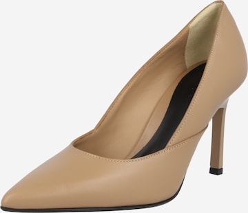 Calvin Klein - Zapatos con plataforma en marrón: frente