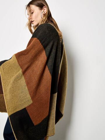 Apricot Large Squares Blanket Cape ' ' in Braun