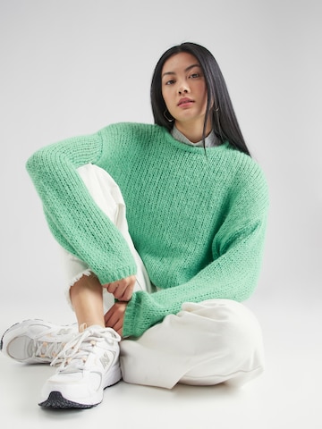 QS - Pullover em verde