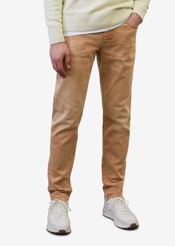 Marc O'Polo Tapered Jeans 'OSBY' in Bruin: voorkant