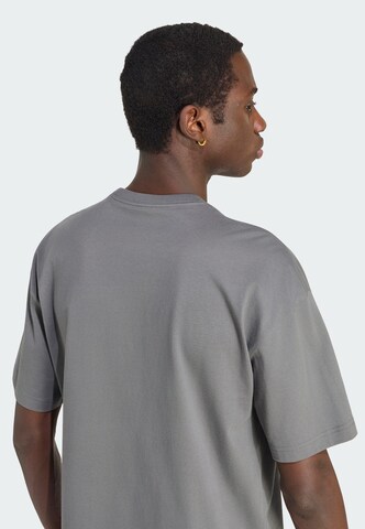 ADIDAS ORIGINALS - Camiseta 'Trefoil Essentials' en gris