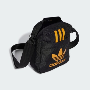 ADIDAS ORIGINALS Umhängetasche 'Small Item' in Schwarz