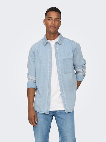 Coupe regular Chemise 'Storm' Only & Sons en bleu : devant