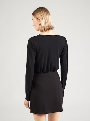 juoda ABOUT YOU Marškinėliai-glaustinukė 'Arlene'