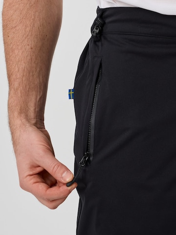 SWEDEMOUNT - regular Pantalón de montaña 'On Course' en negro