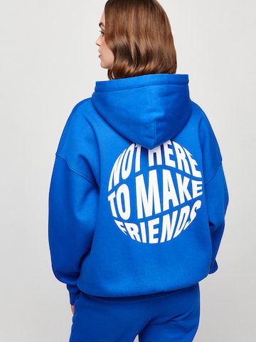 Sweat-shirt 'MOOD' UNFOLLOWED x ABOUT YOU en bleu : derrière