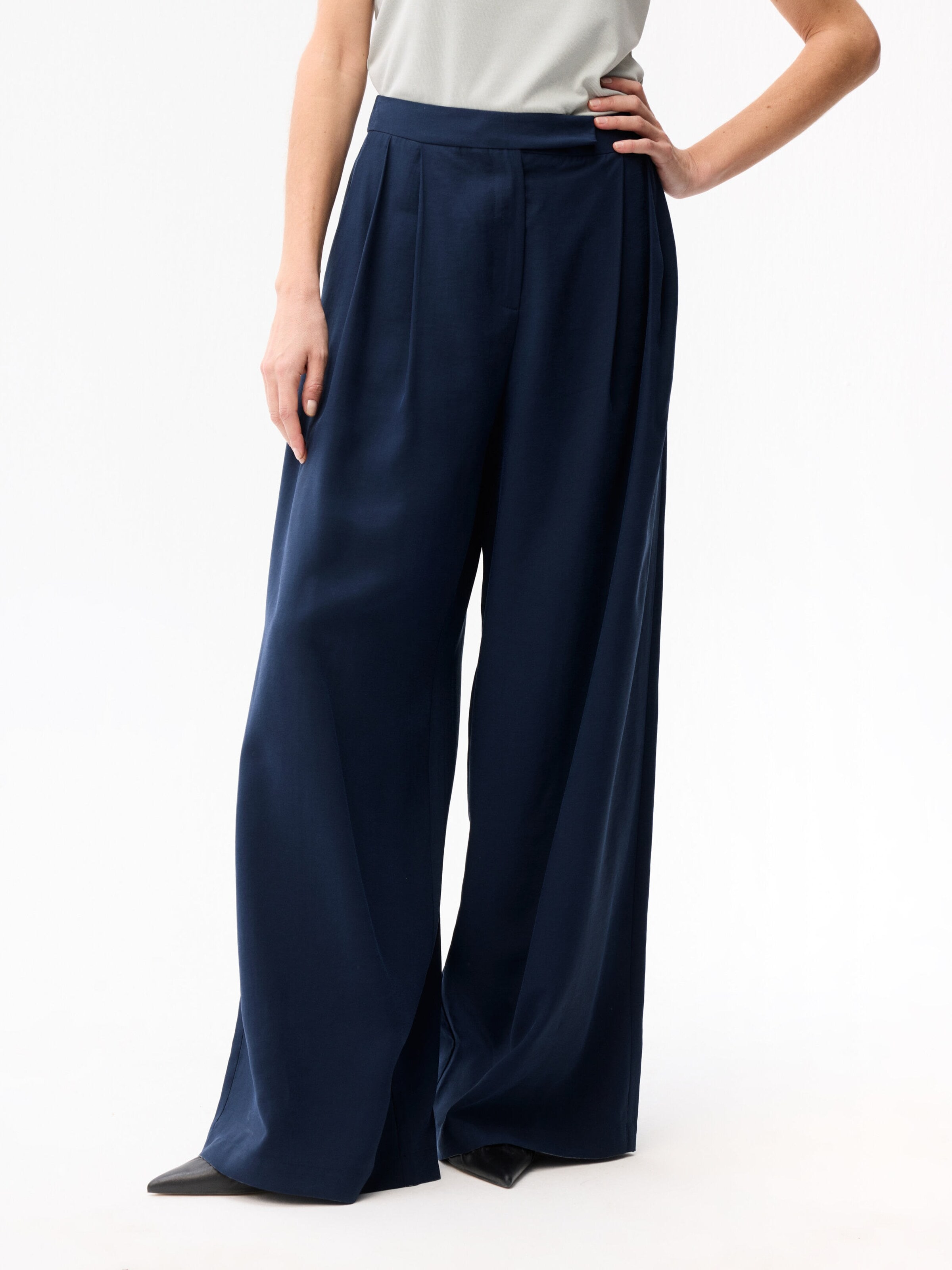 adl Loose fit Trousers in Blue: front