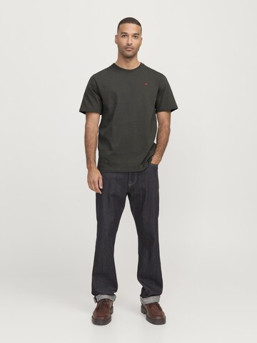 R.D.D. ROYAL DENIM DIVISION Футболка 'RDDROAD' в Зеленый