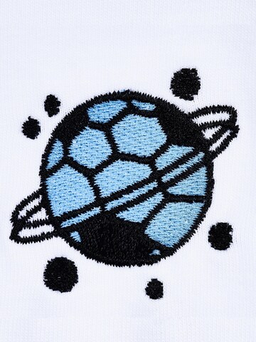 SATURNDAY T-shirt 'Fußball' i vit