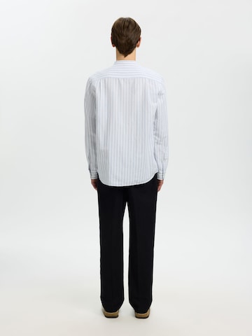 Coupe regular Chemise 'SLHClay' SELECTED en bleu