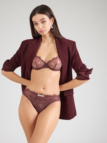 Slip 'KYLIE' de la LOVE Stories pe roșu