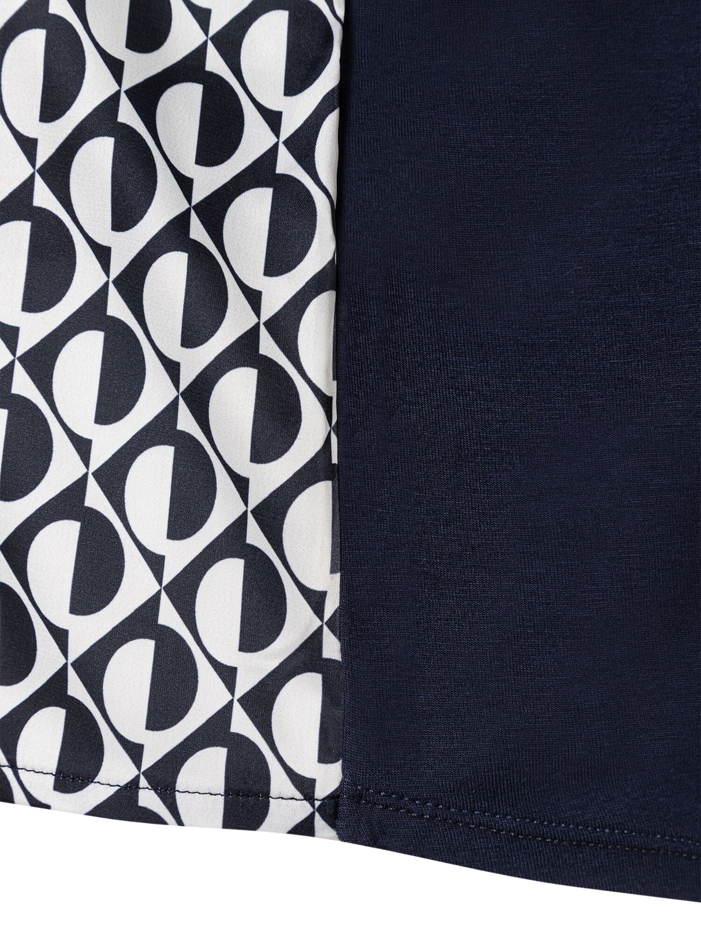 Tricou de la MORE & MORE pe alb